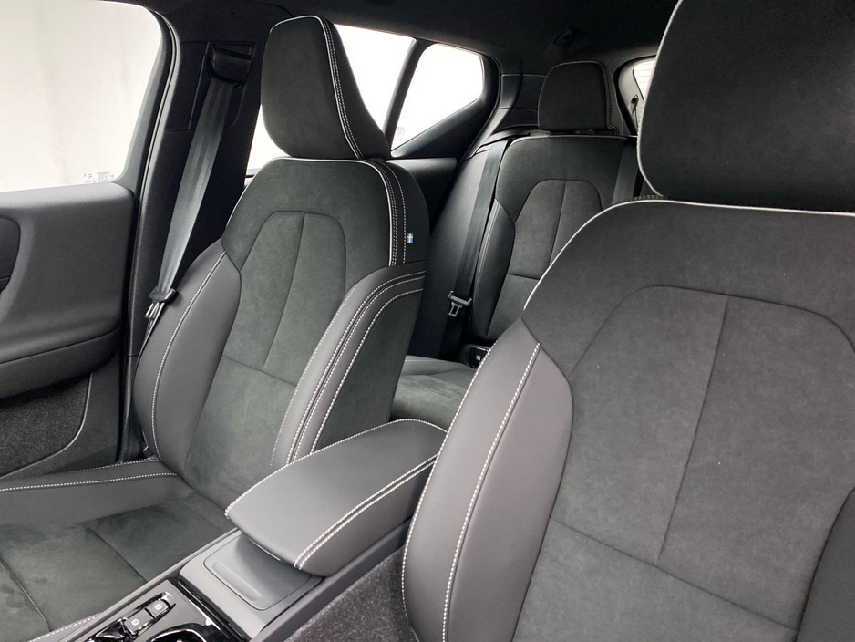 2026 Volvo XC40 - image 19
