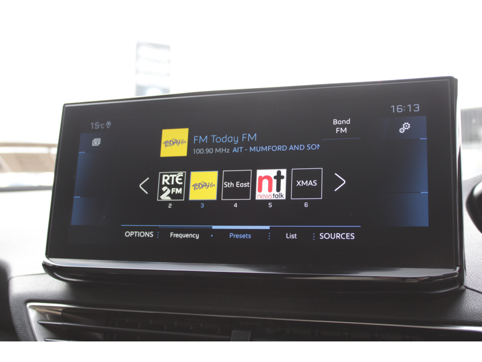 2022 Peugeot 5008 - image 12