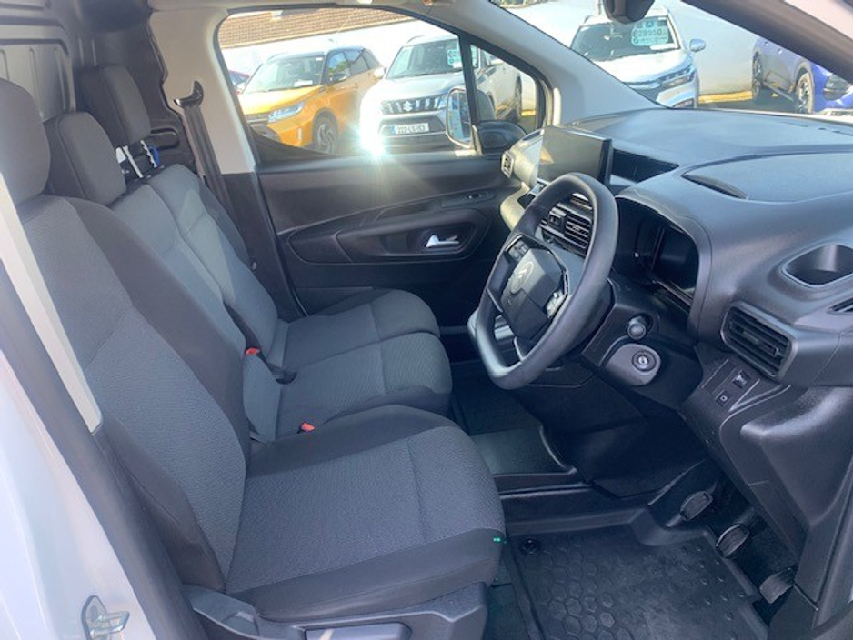 2025 Citroen Berlingo - image 9