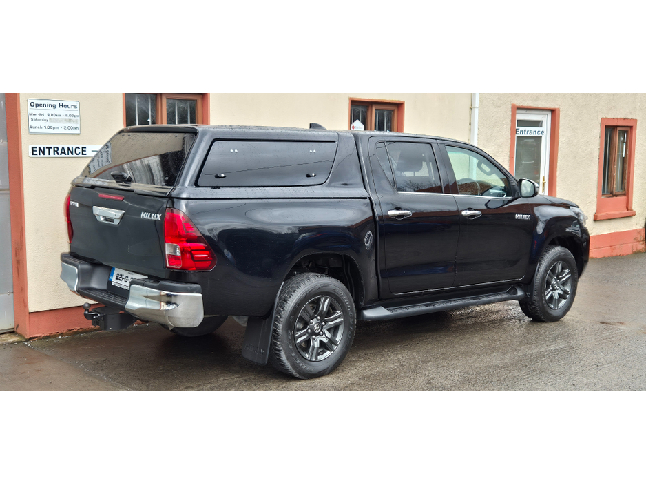 2022 Toyota Hilux - image 4