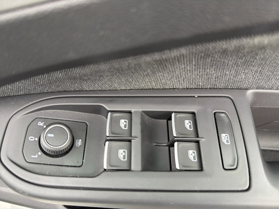 2024 Volkswagen Golf - image 11