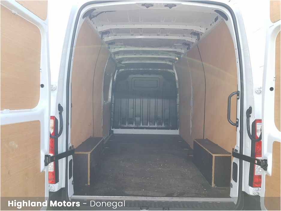 2022 Renault Master - image 14