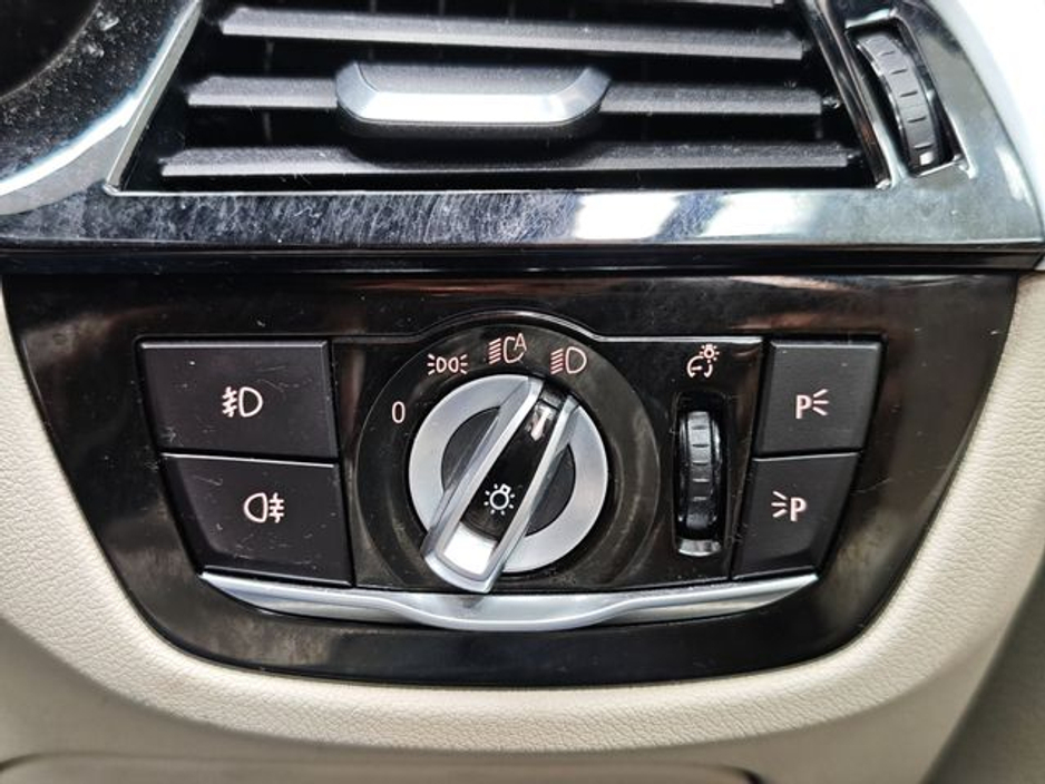 2019 BMW 5 Series - image 29