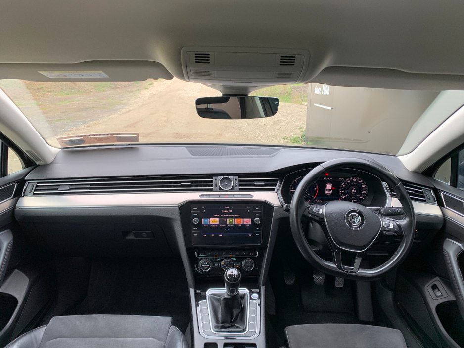 2017 Volkswagen Passat - image 15