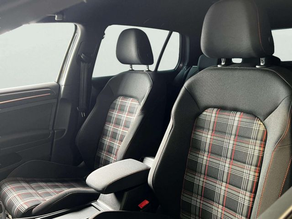 2019 Volkswagen Golf - image 35