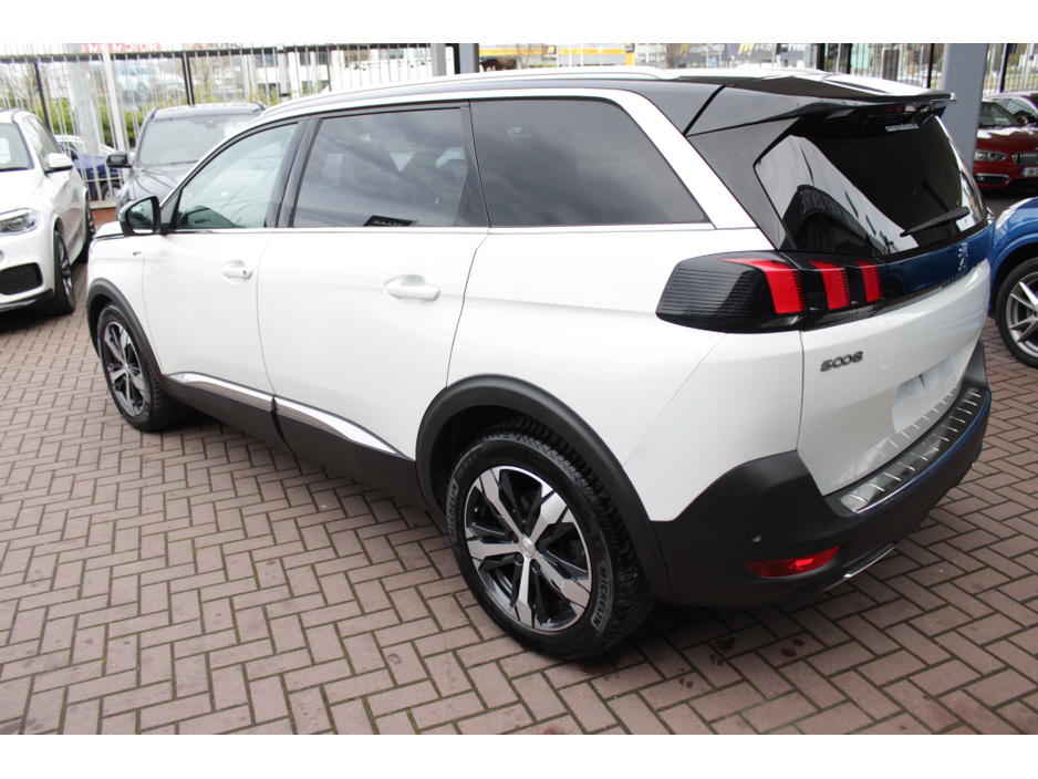 2018 Peugeot 5008 - image 6