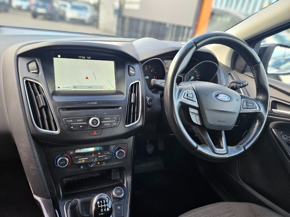 2018 Ford Focus - image 10