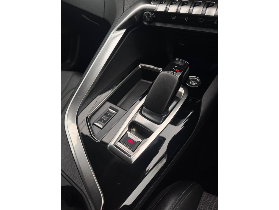 2022 Peugeot 3008 - image 25