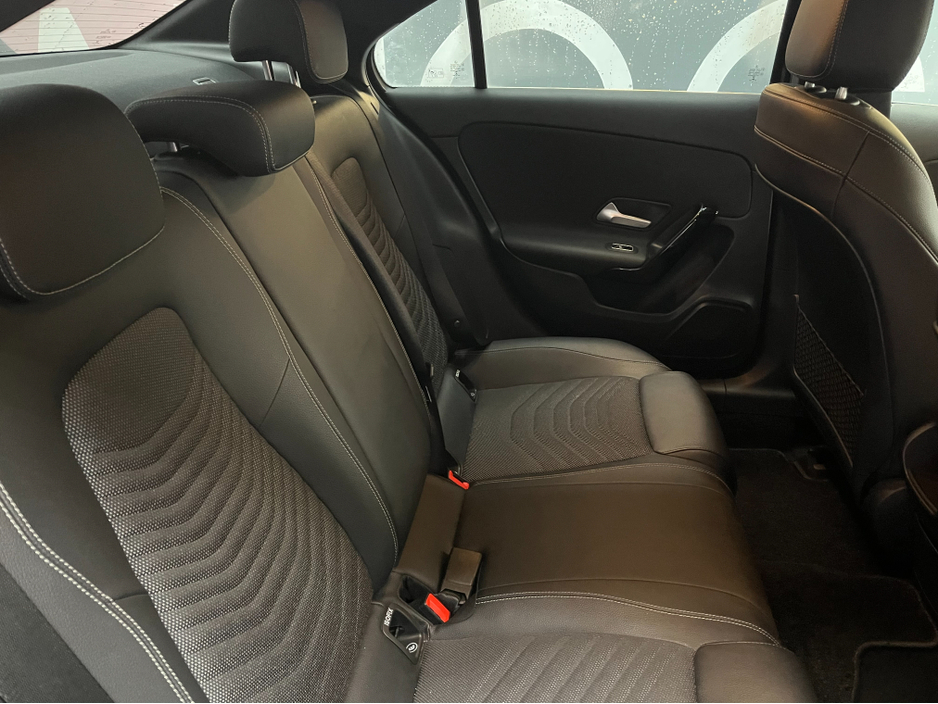 2021 Mercedes-Benz A Class 2021 MERCEDES-BENZ A180 SEDAN 1.4 AUTOMATIC / CRUISE CONTROL / REVERSE CAMERA / PADDLE SHIFTERS