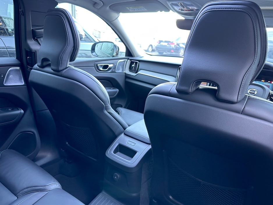 2025 Volvo XC60 - image 15