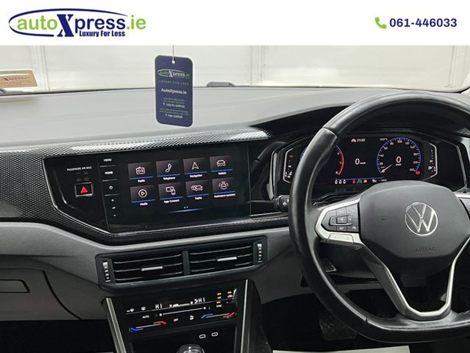 2023 Volkswagen Polo - image 12