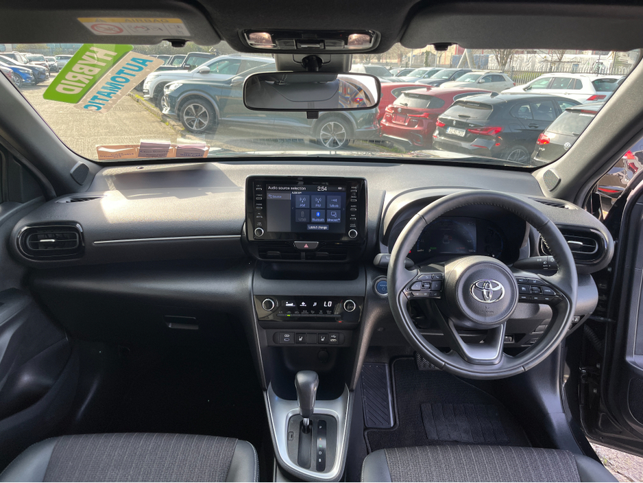 2023 Toyota Yaris Cross - image 13