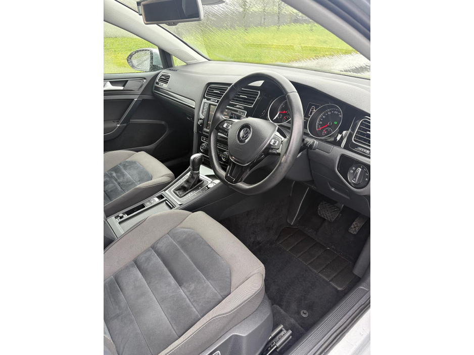 2015 Volkswagen Golf - image 15