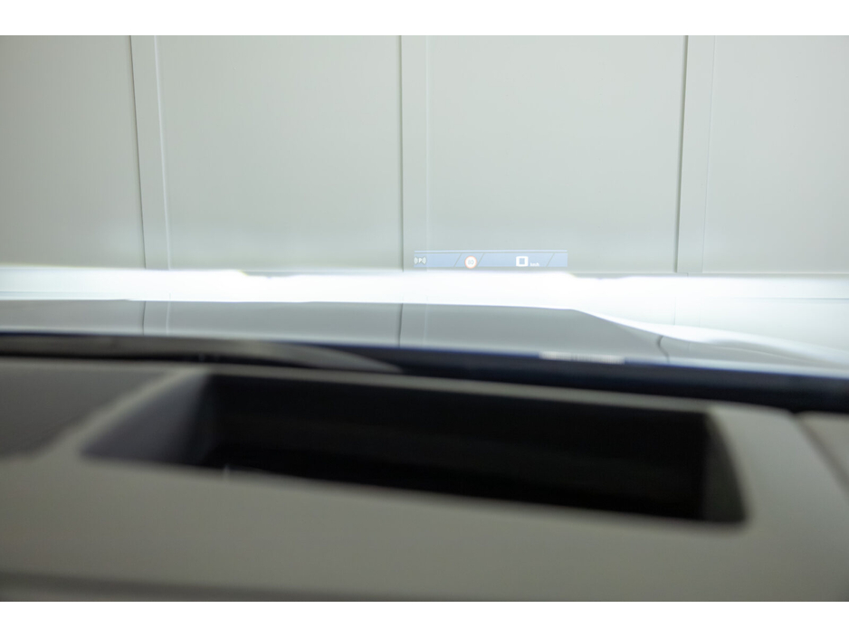 2025 BMW M5 - image 12