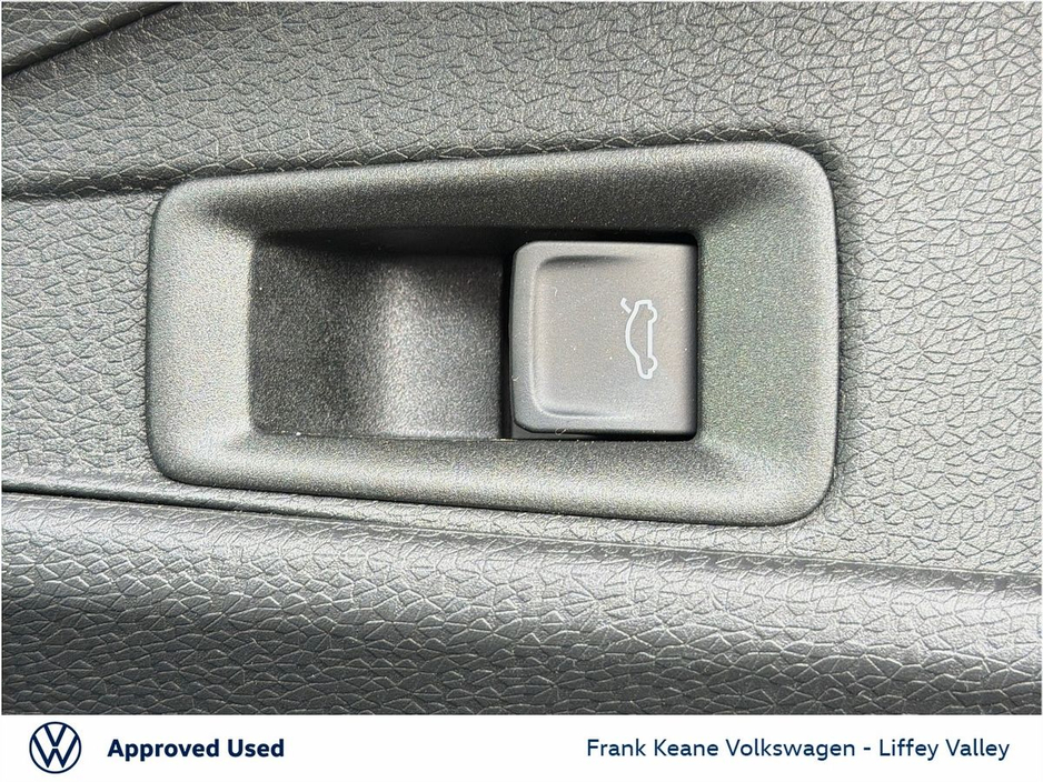 2025 Volkswagen ID.4 - image 20