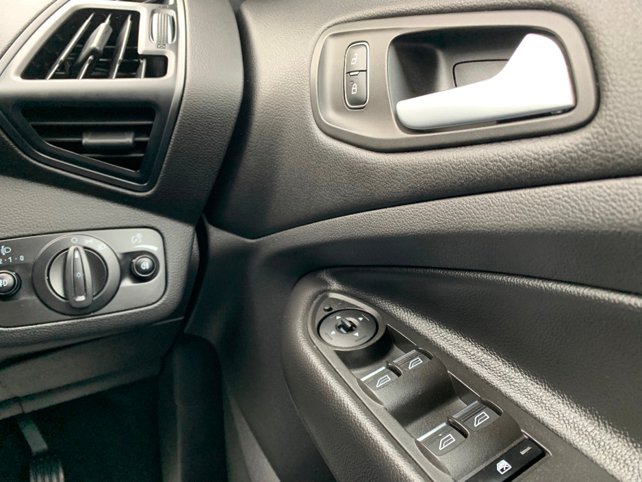 2018 Ford Kuga - image 25