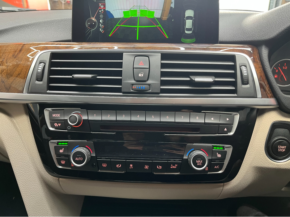 2016 BMW 3 Series - image 17