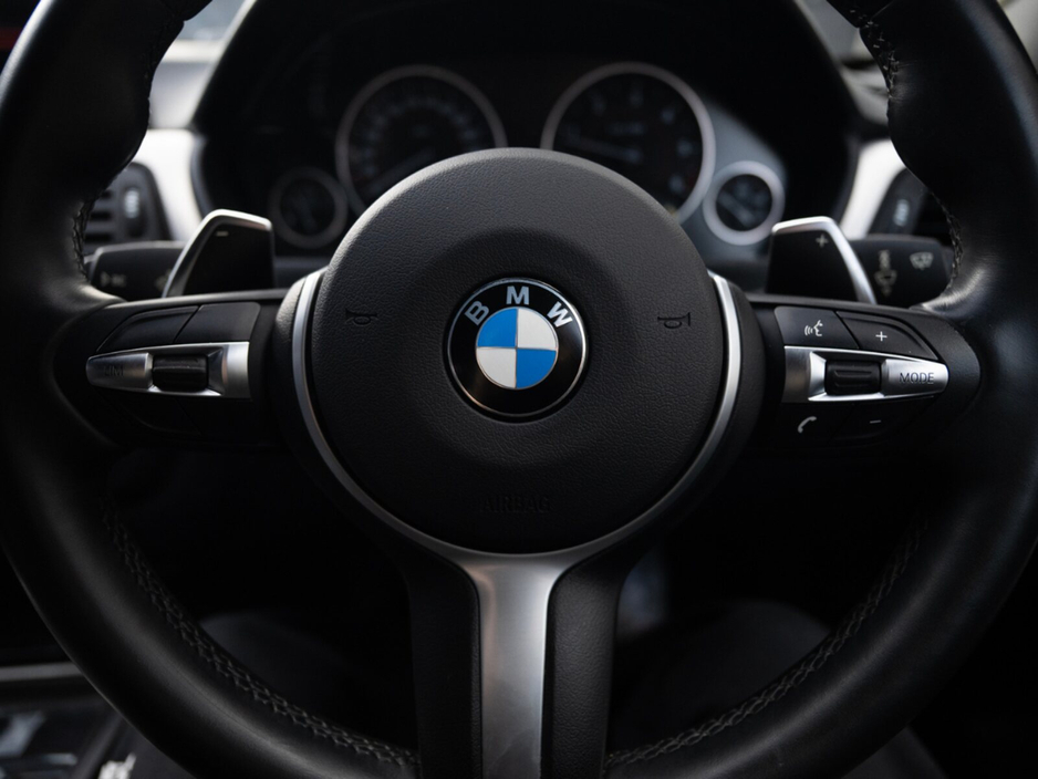 2013 BMW 3 Series - image 11