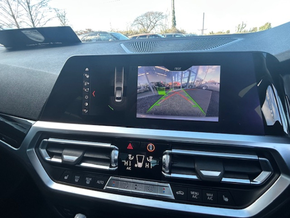 2020 BMW 3 Series - image 19