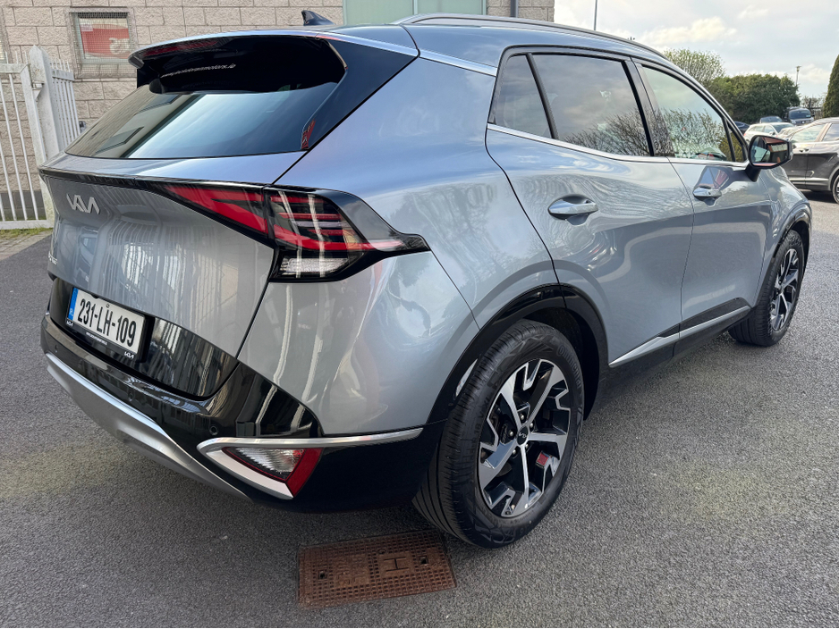 2023 Kia Sportage - image 2