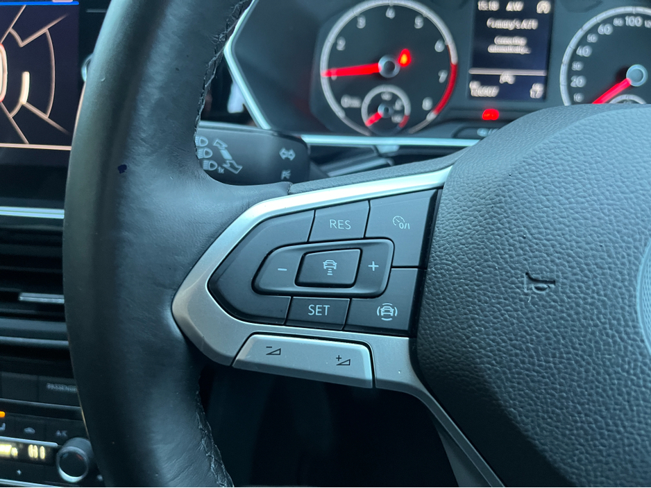 2020 Volkswagen T-Cross R-LINE 1.0 TSI PETROL MANUAL //SAT NAV//ADAPTIVE CRUISE CONTROL//REVERSE CAMERA// €18,950