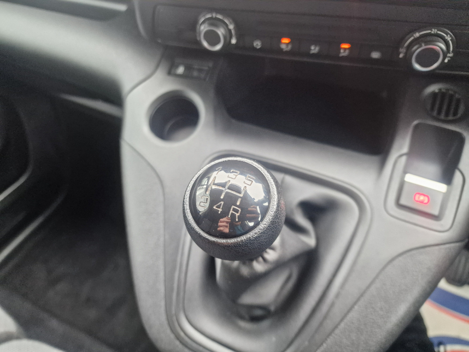 2021 Opel Combo - image 11