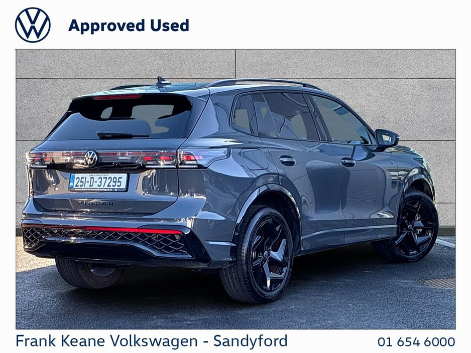 2025 Volkswagen Tiguan - image 3