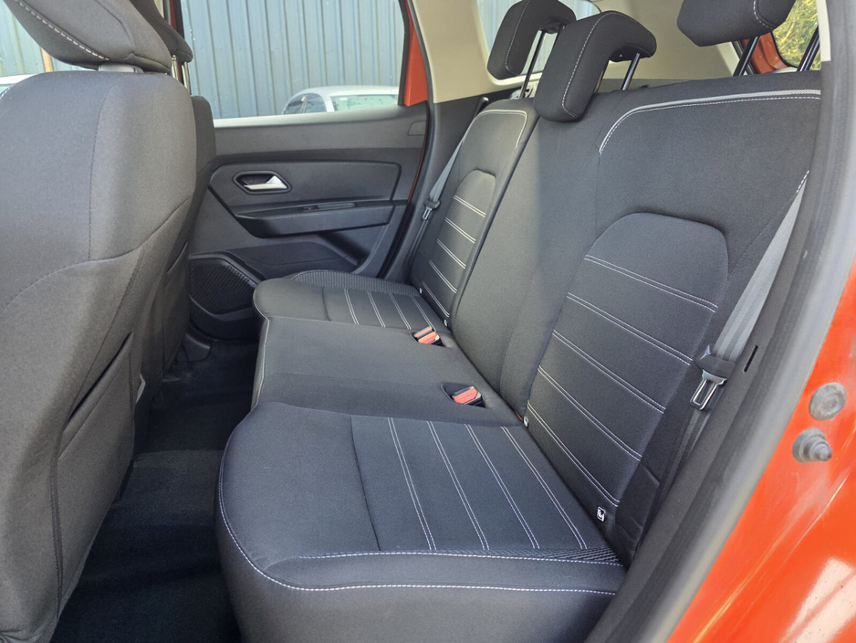 2022 Dacia Duster - image 10