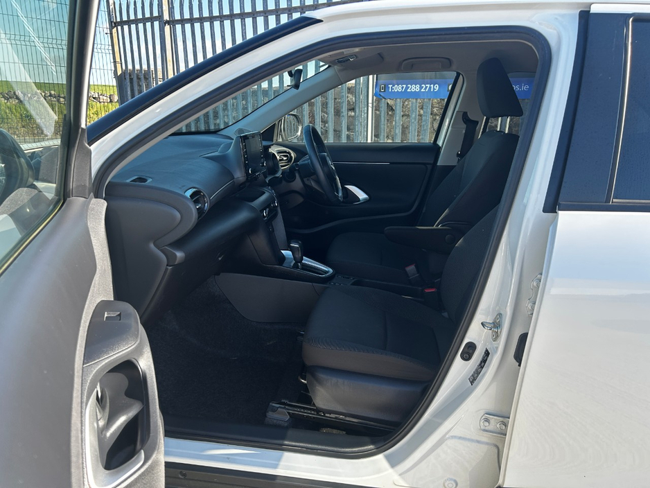 2020 Toyota Yaris Cross - image 6