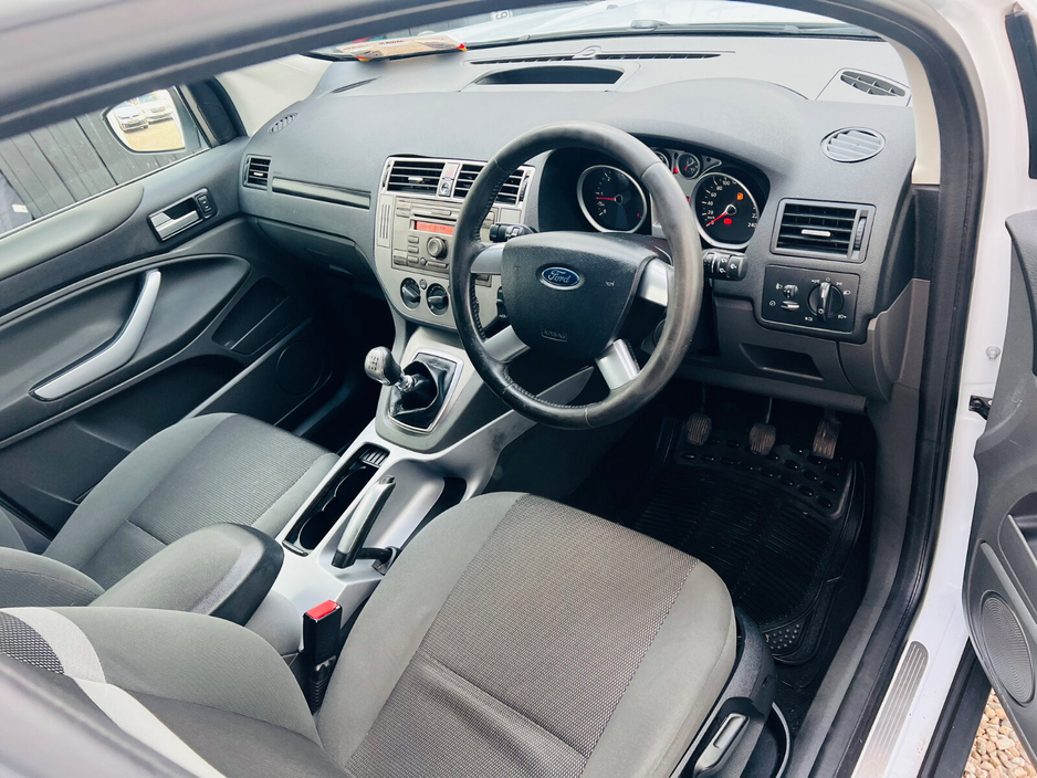 2012 Ford Kuga - image 7