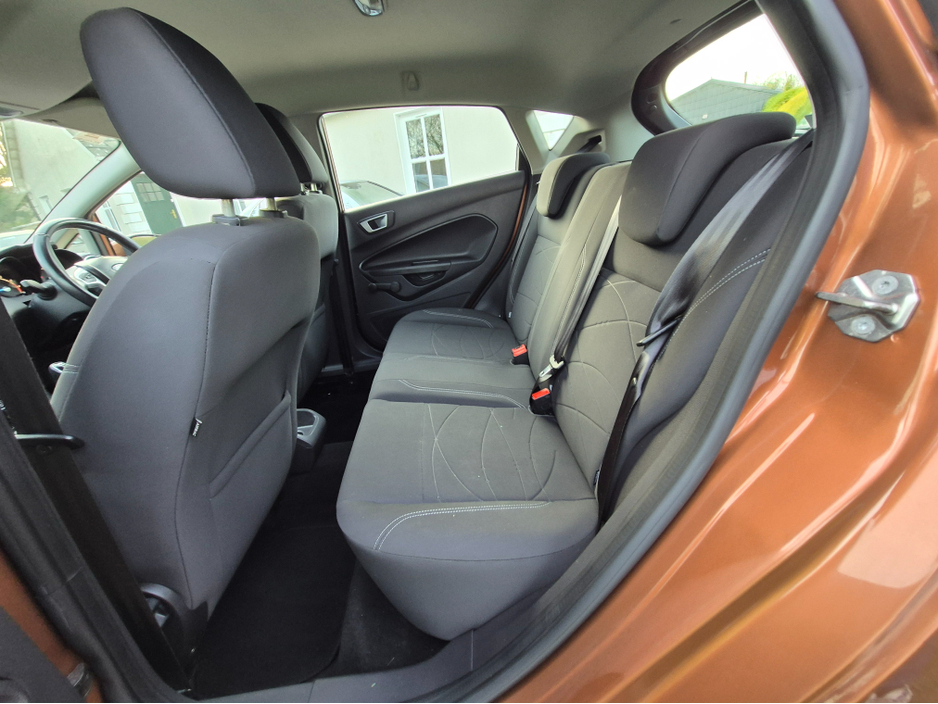2013 Ford Fiesta - image 4