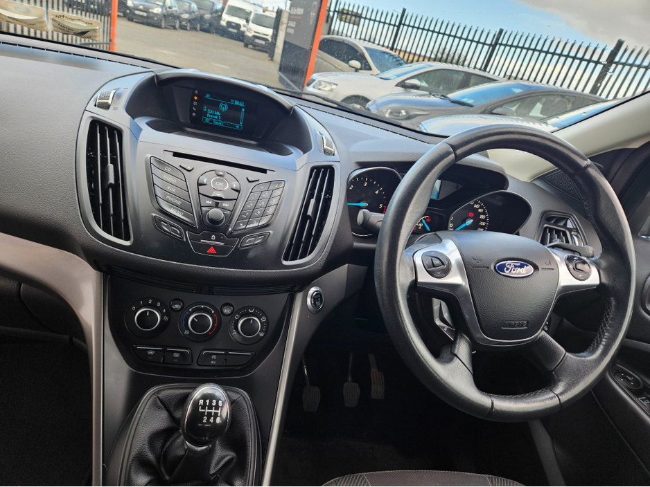 2015 Ford Kuga - image 14