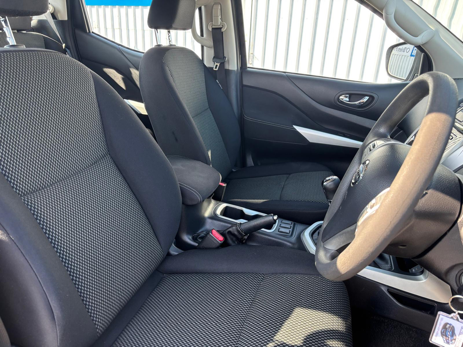 2021 Nissan Navara - image 4