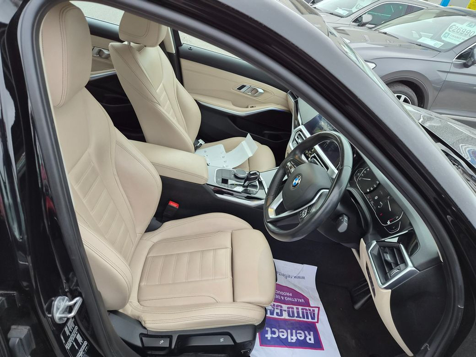 2021 BMW 3 Series - image 3