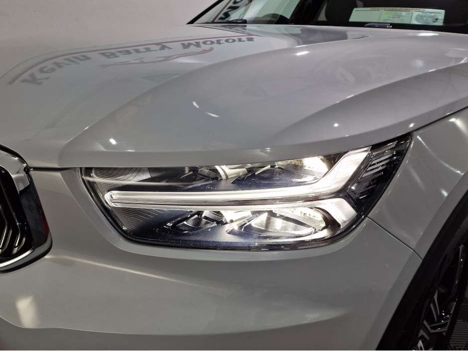 2021 Volvo XC40 - image 33