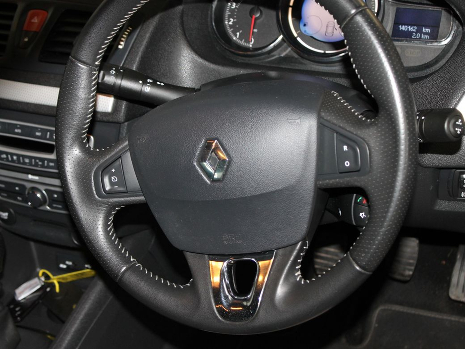 2015 Renault Fluence - image 12