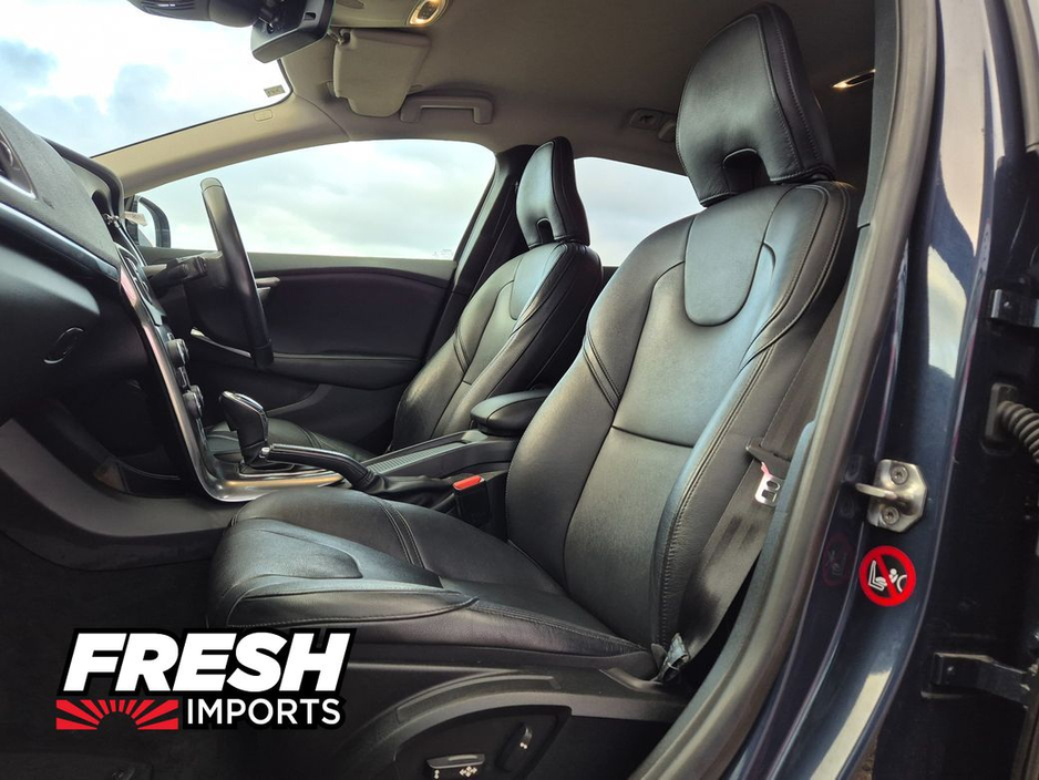 2015 Volvo V40 - image 13