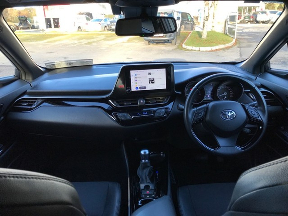 2022 Toyota C-HR - image 8