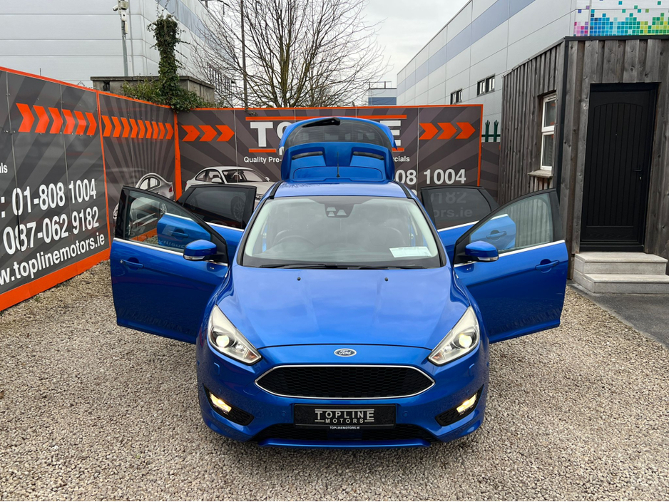 2015 Ford Focus - image 25