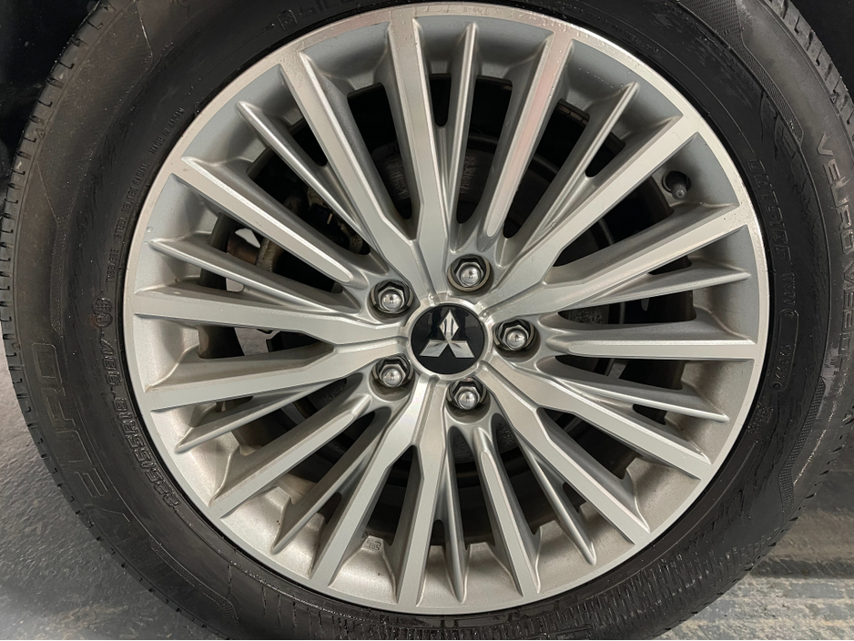 2019 Mitsubishi Outlander (Low Kms) HYBRID 2.4 PHEV AUTOMATIC 5DR MODEL  www.bolandscarcentre.ie €22,900