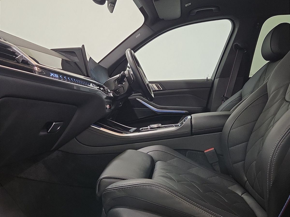 2023 BMW X5 - image 7