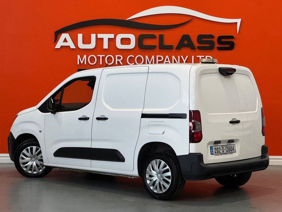 2020 Peugeot Partner - image 5