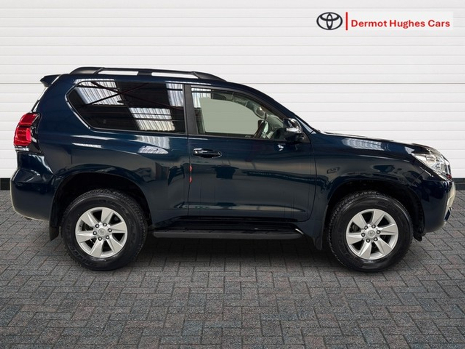 2023 Toyota Landcruiser - image 3