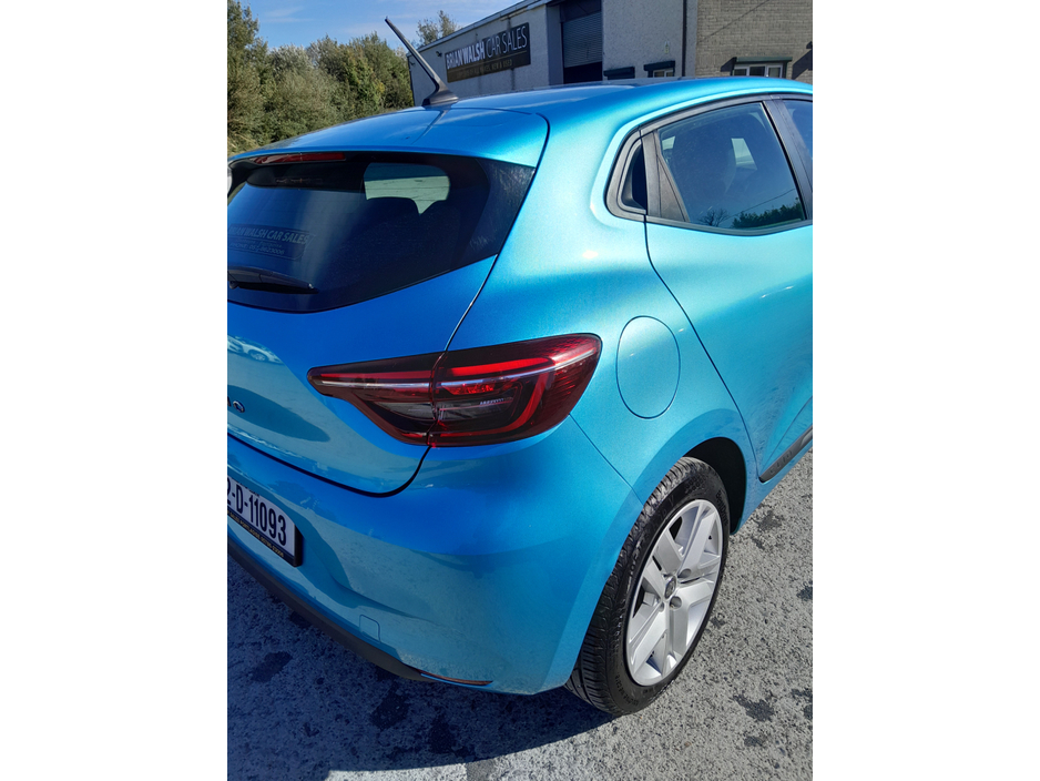 2022 Renault Clio - image 12