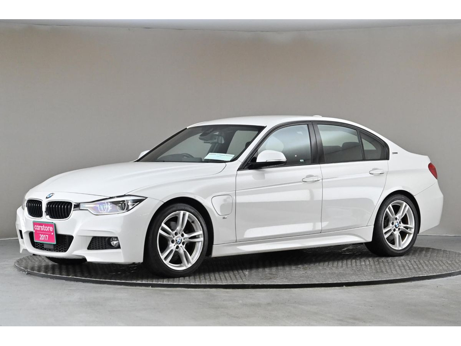 2017 BMW 3 Series - image 4