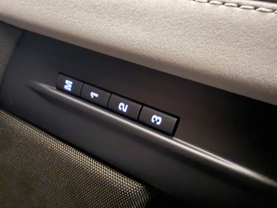 2023 Land Rover Range Rover Evoque - image 21