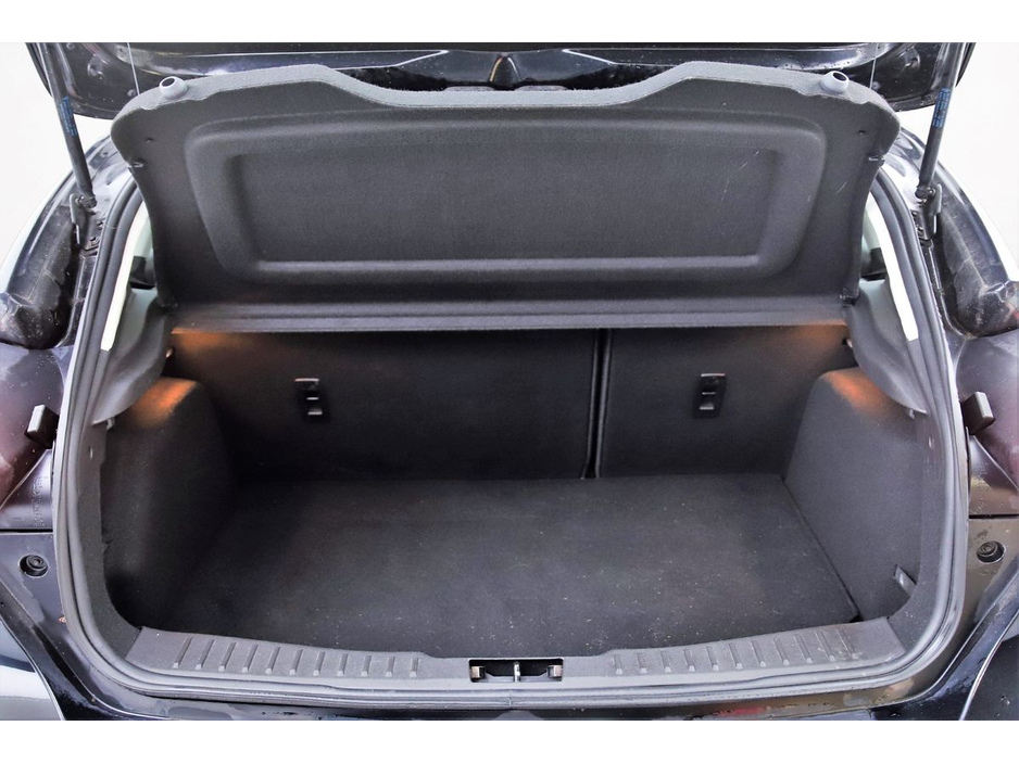 2016 Ford Focus - image 28