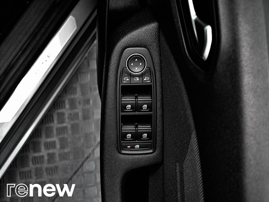 2025 Renault Clio - image 19