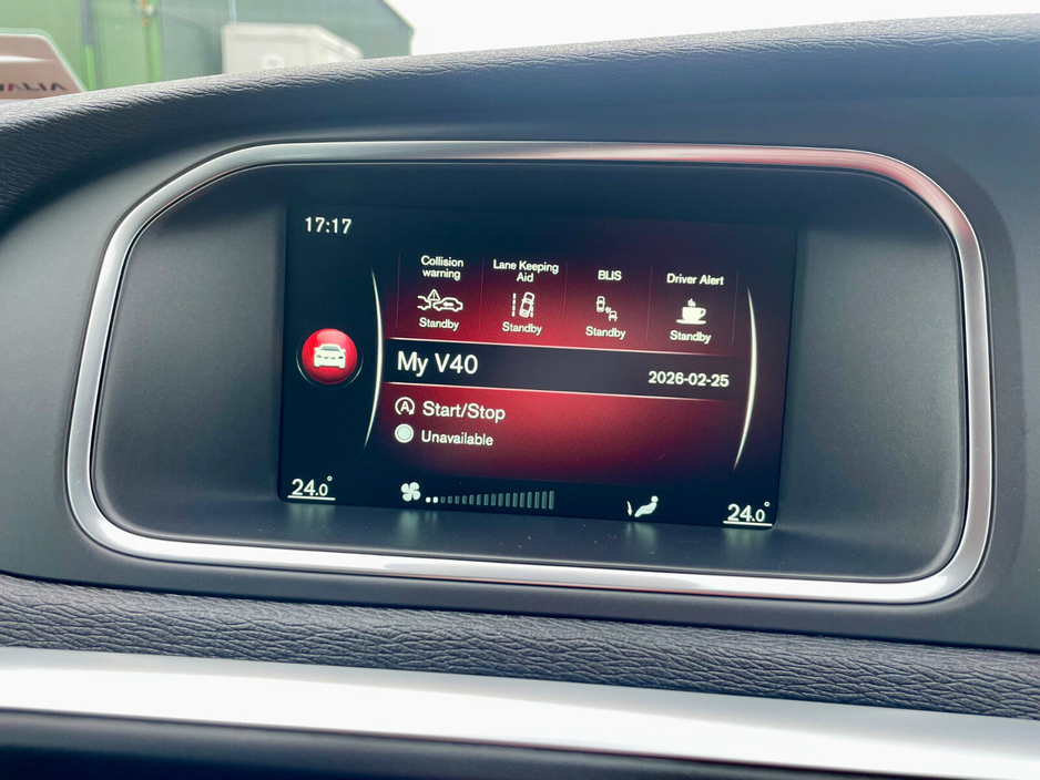 2015 Volvo V40 - image 29