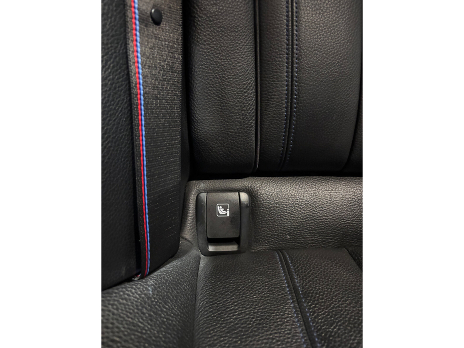 2023 BMW 5 Series - image 11